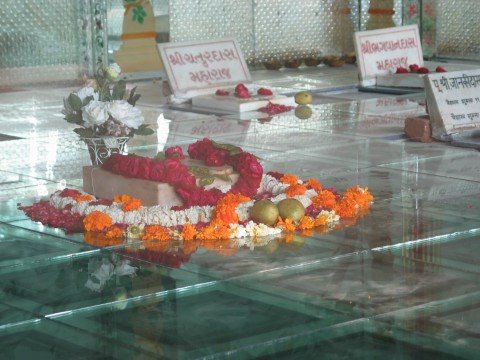 Brahmalin Narayandasji Maharaj Shree Paduka Darshan 2004