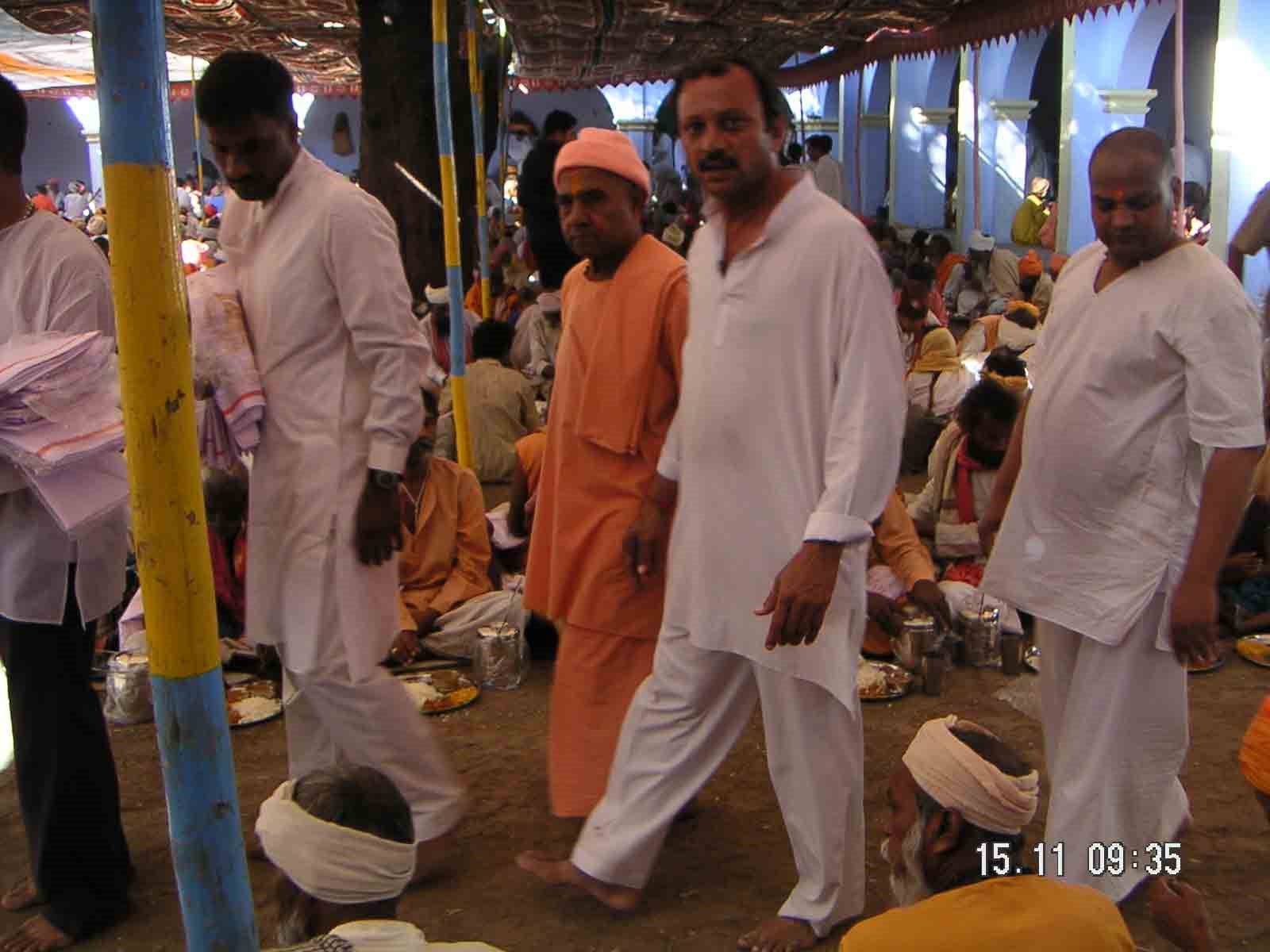 Brahmlin Pujya Narayandasji Maharaj no Bhandaro 2004